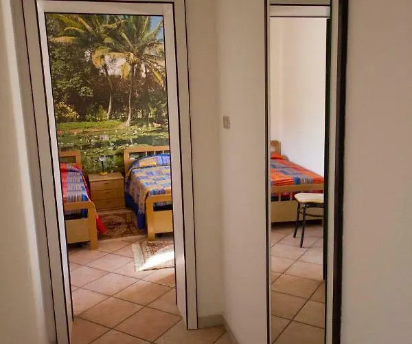 فندق مبيت وإفطار Porta Santi 3*