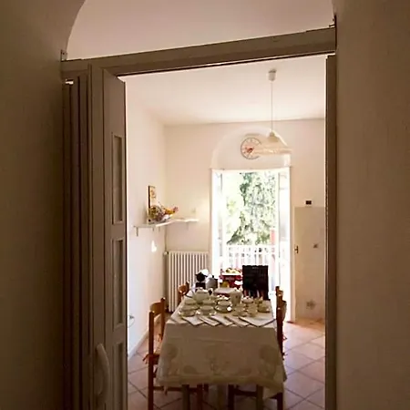 Porta Santi לינה וארוחת בוקר 3*