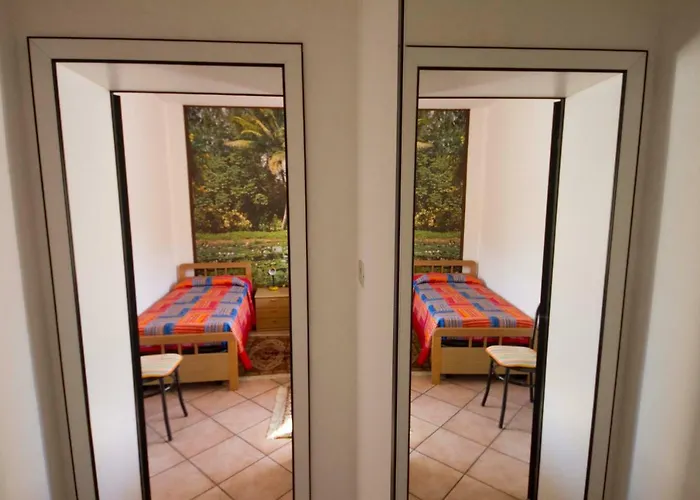 فندق مبيت وإفطار Porta Santi تشيزينا